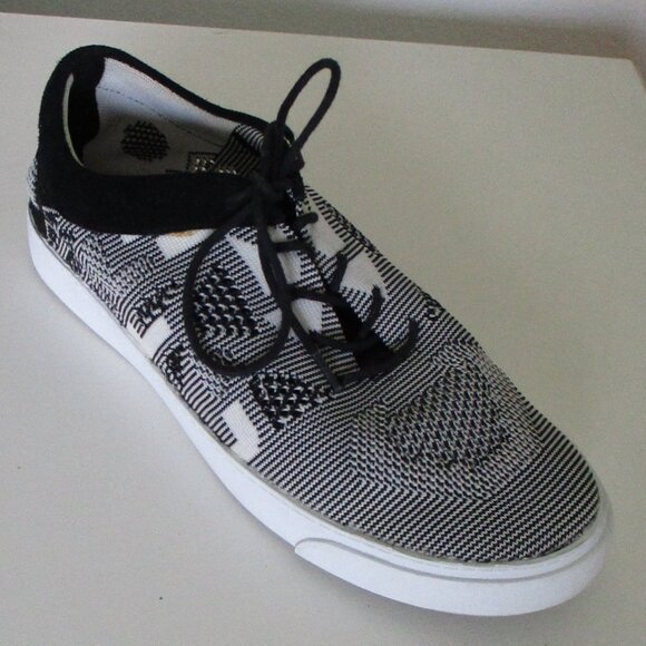 Clarks Somerset Womens Black & White Aerated Fashion Sneaker NWOB - Size 8M - Picture 1 of 9
